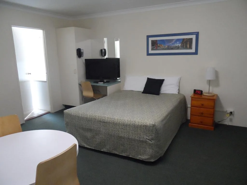 Paramount Motel