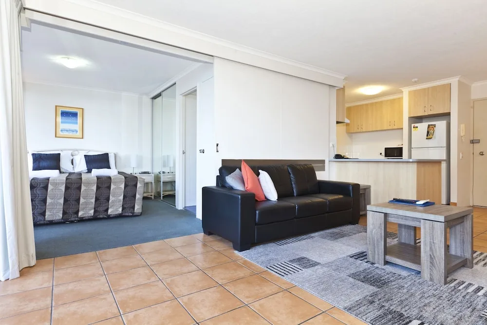 Surf Regency in QUEENSLAND 4217, Australia - photo 4