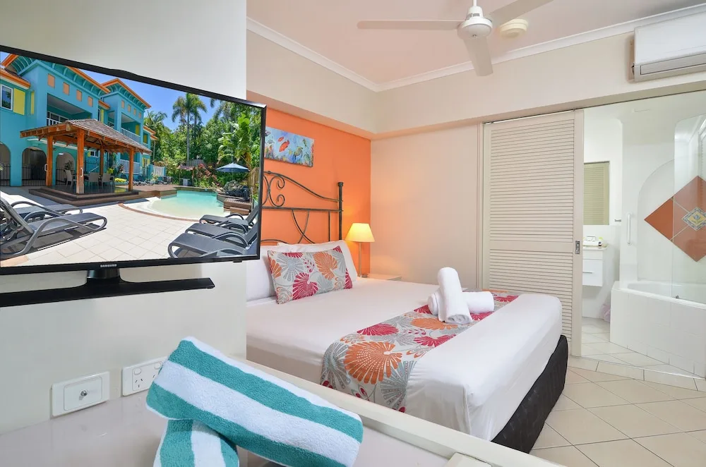 Le Cher Du Monde in Port Douglas, Australia - photo 4