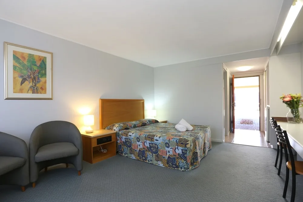 Reef Resort Motel in West Mackay, Australia - photo 3