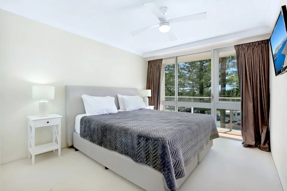 Pacific Regis Apartments in Burleigh Heads, Australia - photo 4