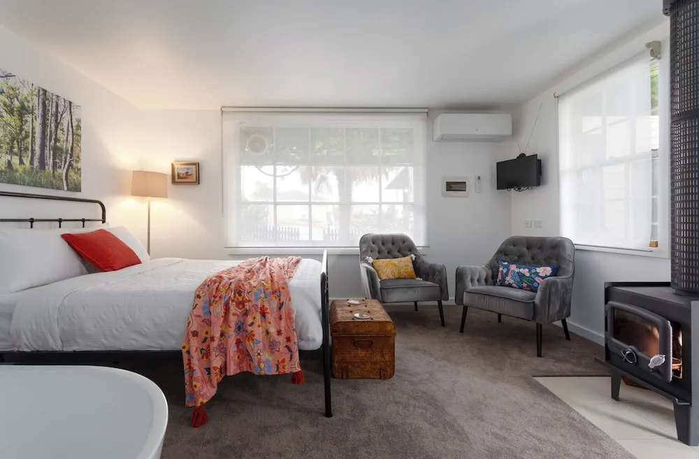 Alice's Cottages and Spa Hideaways in Launceston, Australia - photo 4