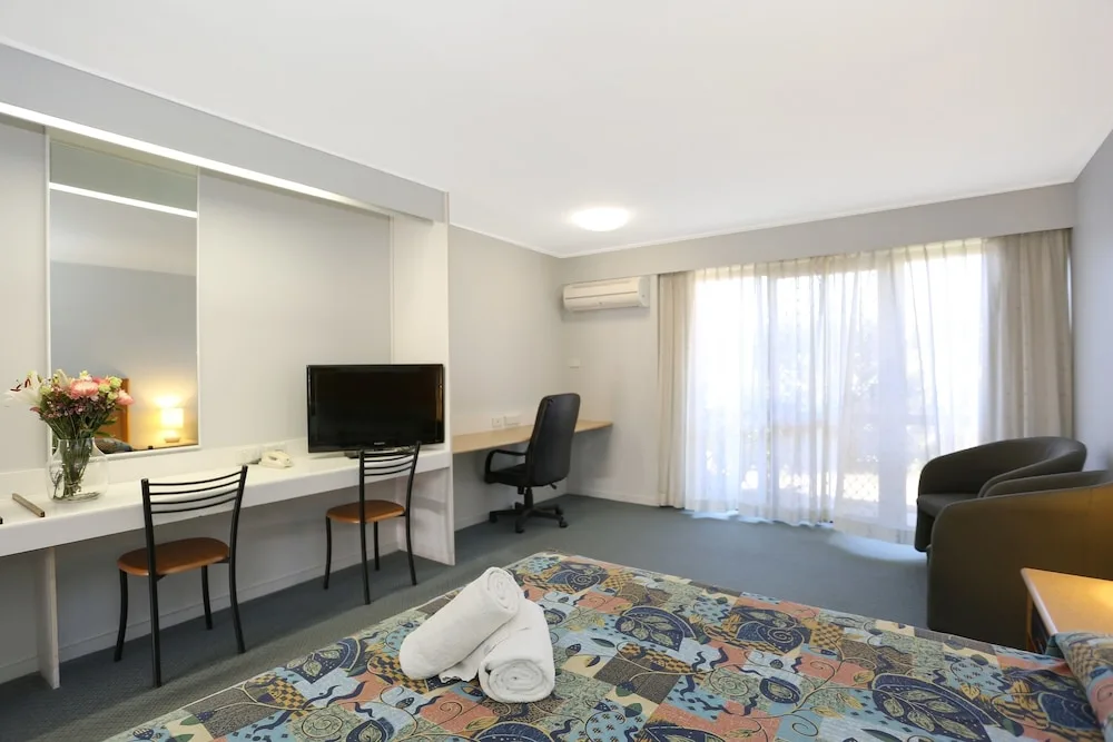 Reef Resort Motel in West Mackay, Australia - photo 2