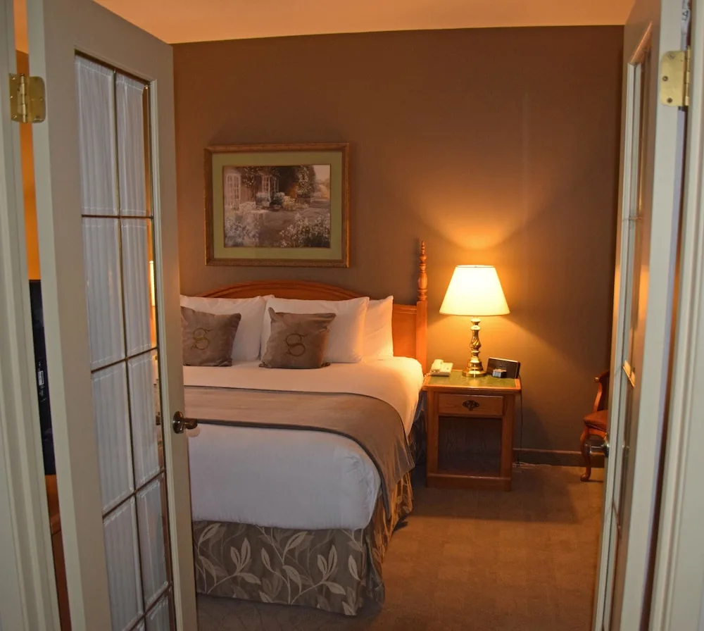 Stone Gate Inn in Orillia, Canada - photo 5