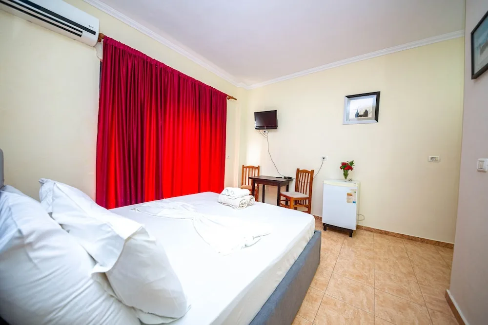 Hotel Primavera in Sarande, Albania - photo 4