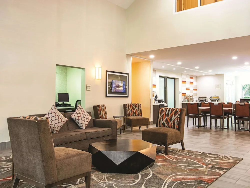 La Quinta Inn by Wyndham Vancouver Airport in Richmond, Canada - photo 4